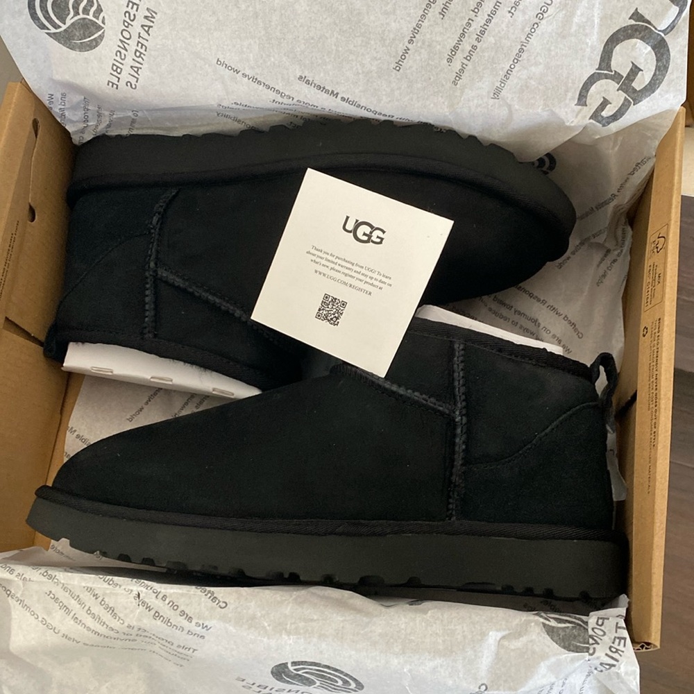Ugg ultra mini black boots size 8 brand new in box